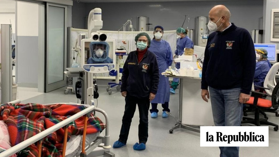 Coronavirus, al Policlinico di Bari 2 robot visitano i pazienti in isolamento: "I medici valutano da remoto"